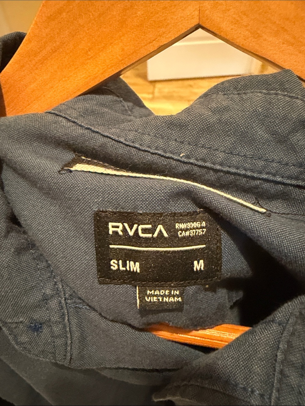 RVCA Men’s Dark Blue Long-Sleeve medium Button-Down Shirt - Picture 4 of 4